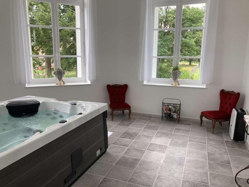 Chambre Romantique Dans Le Chateau De La Bouchatte Chazemais Kültér fotó